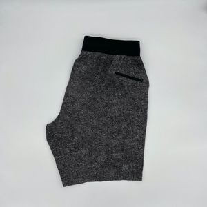 THE Lululemon Shorts 9" Large No Liner Grey/Black